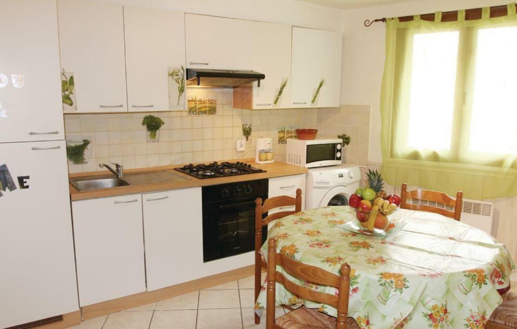 La Fontaine Apartment Егез Екстериор снимка