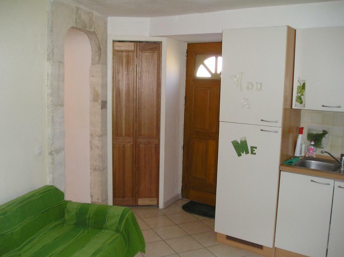 La Fontaine Apartment Егез Екстериор снимка